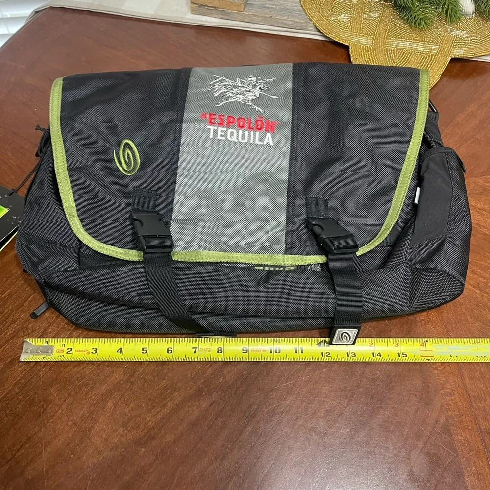Timbuk2 Classic Messenger Bag NWT ** read**